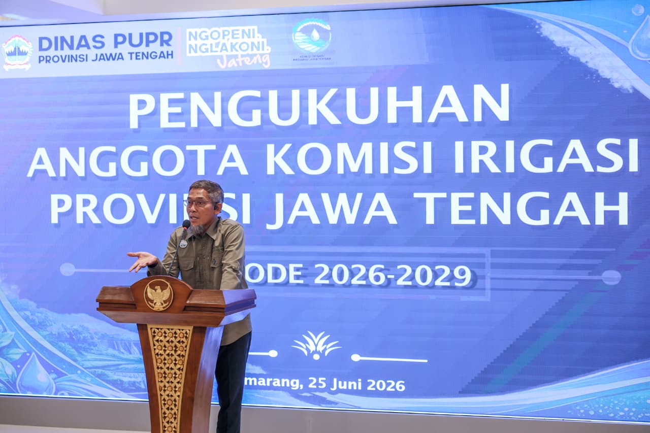 Sekda Jateng Sumarno memberikan sambutan dalam pengukuhan Komisi Irigasi 2026–2029 (foto: Pemprov Jateng)
