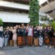 Sekretaris Daerah Provinsi Jawa Tengah Sumarno mengenakan pakaian adat saat memimpin upacara Hari Keluarga Nasional (Harganas) 2026 (foto: Pemprov Jateng)