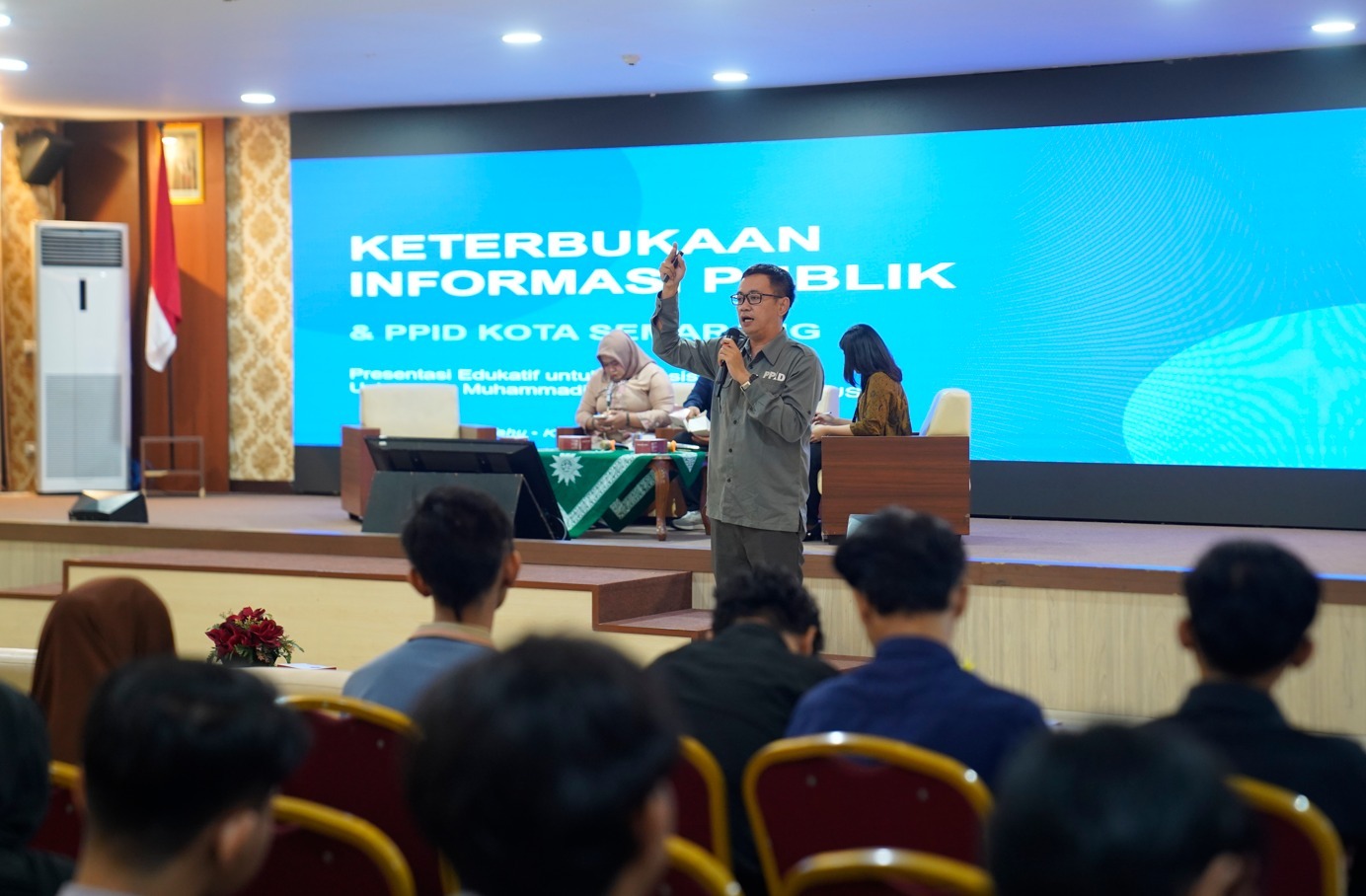 Sosialisasi aplikasi Semarang Informasi Publik (SIP) oleh Diskominfo di hadapan ratusan mahasiswa Unimus (foto: Pemkot Semarang)
