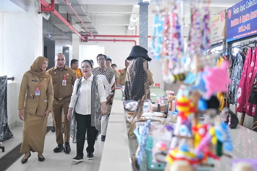 Wali Kota Semarang Agutina Wilujeng saat meninjau New Pasar Maling, Senin 15 Juni 2026 (foto: Pemkot Semarang)