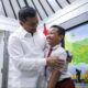 Gubernur Jawa Tengah, Ahmad Luthfi, memberikan apresiasi tinggi kepada Ibrahim Al Abrar, siswa SD Negeri 3 Genengsari, Kabupaten Boyolali, yang sukses meraih penghargaan dari NASA (foto: Pemprov Jateng)