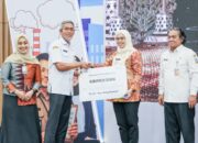 Sekda Jateng Sumarno dalam Jamsostek Award 2026 yang menobatkan Kabupaten Demak dan Desa Gondosari Kudus sebagai juara pertama di kategori masing-masing (foto: Pemprov Jateng)