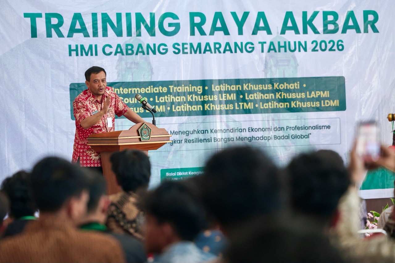 Gubernur Jateng Ahmad Luthfi memberikan sambutan sebagai pembicara kunci dalam pembukaan Training Raya Akbar HMI Cabang Semarang , 30 Juni 2026 (foto: Pemprov Jateng)