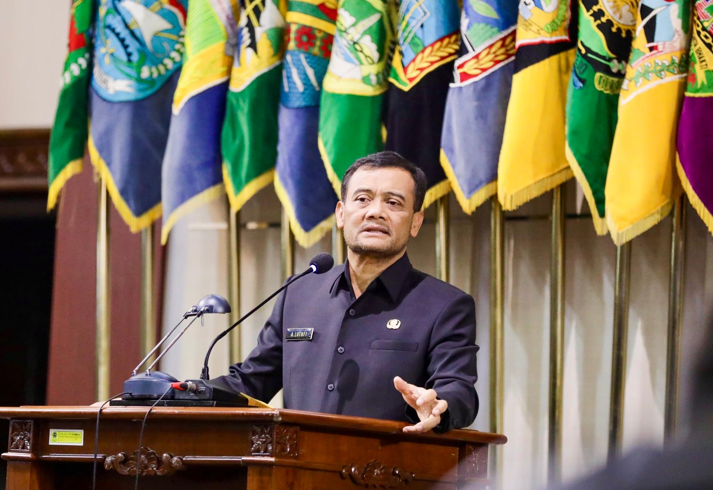Gubernur Jawa Tengah Ahmad Luthfi saat memberikan keterangan pers usai menghadiri Rapat Paripurna di Gedung DPRD Jawa Tengah, 2 Juli 2026 (foto: Pemprov Jateng)