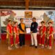 General Manager Bandara Jenderal Ahmad Yani Semarang Sulistyo Yulianto menyerahkan bantuan TJSL kepada Pimpinan Sanggar Tari Sekar Kemuning (foto: Angkasa Pura)