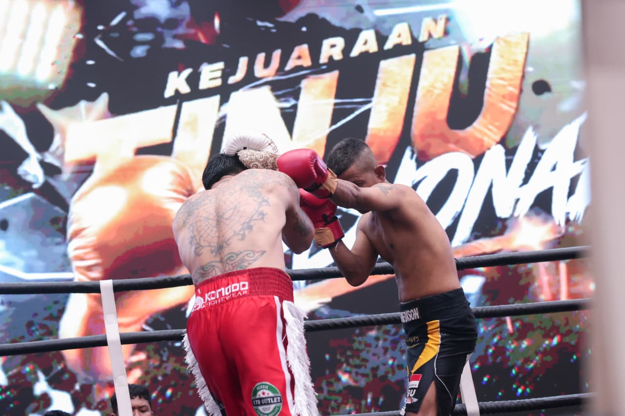Petinju bertanding memperebutkan Sabuk Emas Gubernur Jateng dan ATI (foto: Pemprov Jateng)