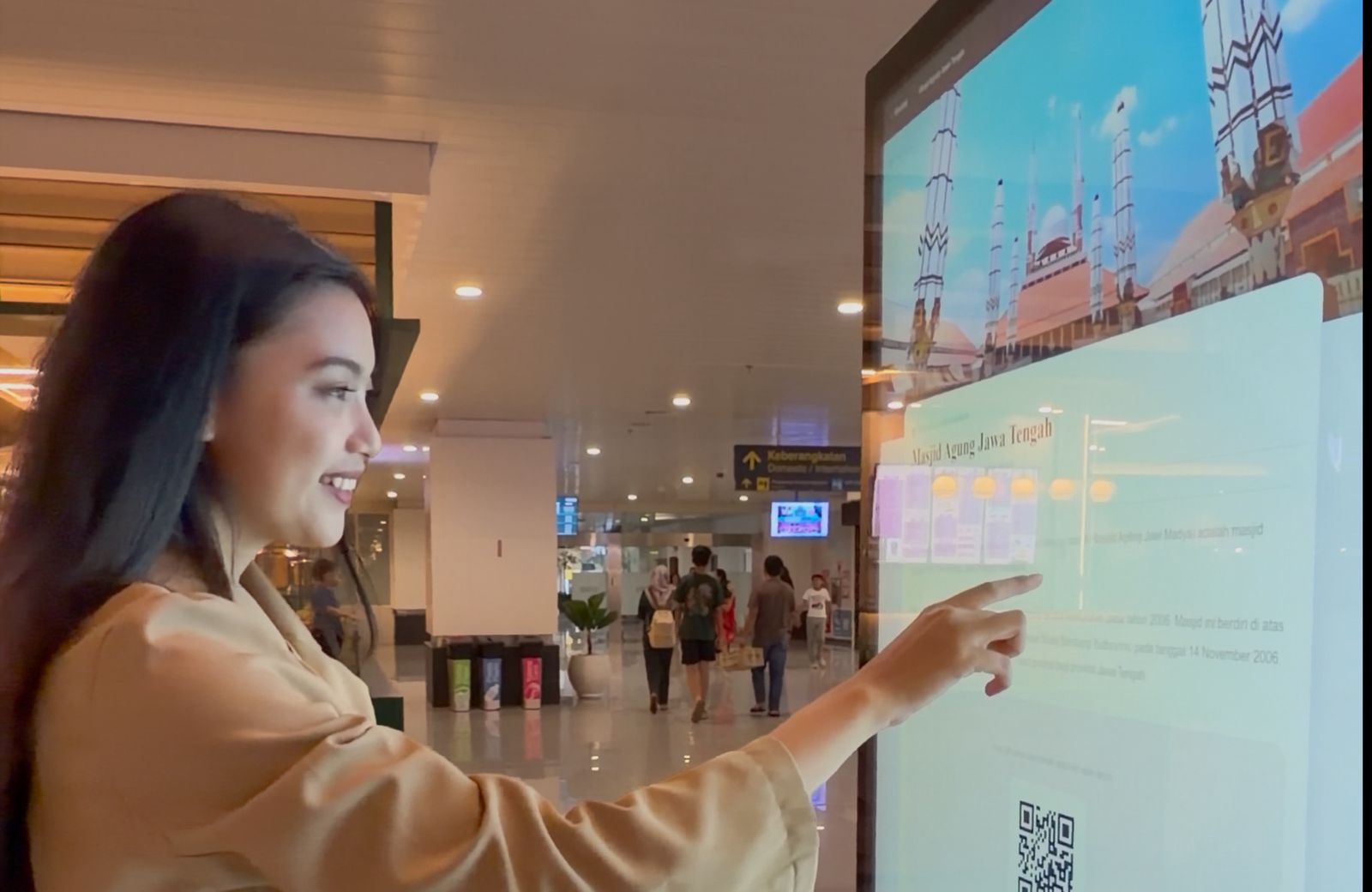 Digital Wayfinding di Bandara Ahmad Yani Semarang memudahkan penumpang menemukan lokasi dan layanan dengan cepat (foto: Angkasa Pura)