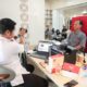 Warga memanfaatkan layanan perekaman KTP di Rumah Rakyat Jateng (foto: Pemprov Jateng)