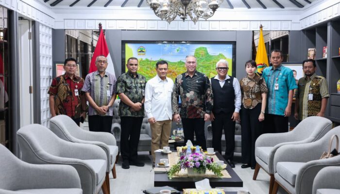 Investor Singapura dan China Tertarik Bangun Pabrik Sepatu Berteknologi Tinggi di Jawa Tengah
