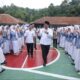 Wakil Gubernur Jateng, Gus Yasin, berdialog dengan siswa baru SMAN 1 Dayeuhluhur, Rabu 15 Juli 2026 (foto: Pemprov Jateng)