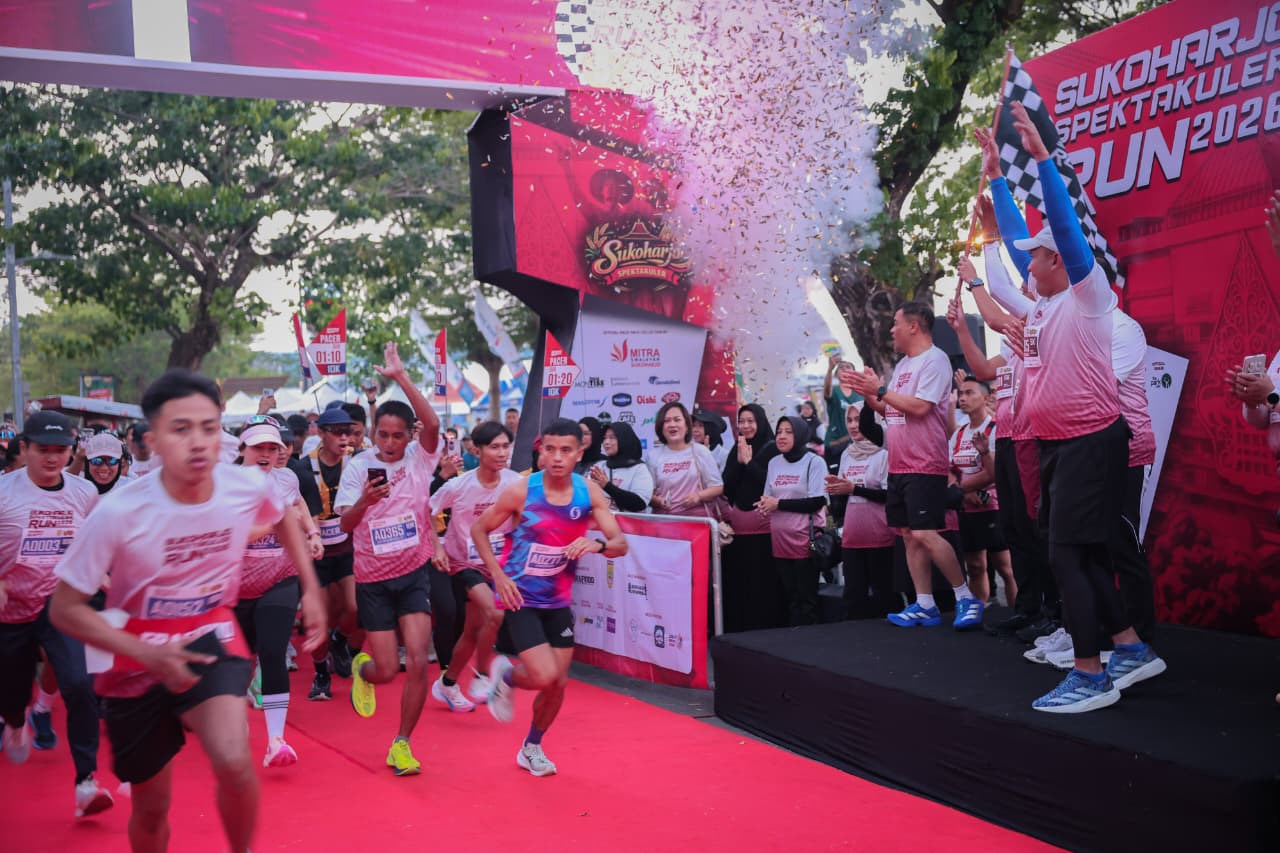 Ribuan pelari melintasi rute ikonik Sukoharjo dalam kategori 5K dan 10K pada Minggu 19 Juli 2026 (foto: Pemprov Jateng)