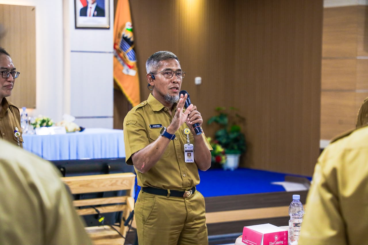 Sekda Jateng Sumarno memimpin rapat koordinasi persiapan Sekolah Rakyat permanen (foto: Pemprov Jateng)
