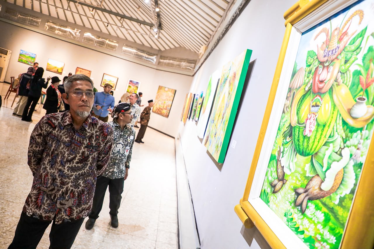 Sekda Jateng Sumarno membuka Pasar Raya Jawa Tengah 2026 di TBJT Surakarta (foto: Pemprov Jateng)
