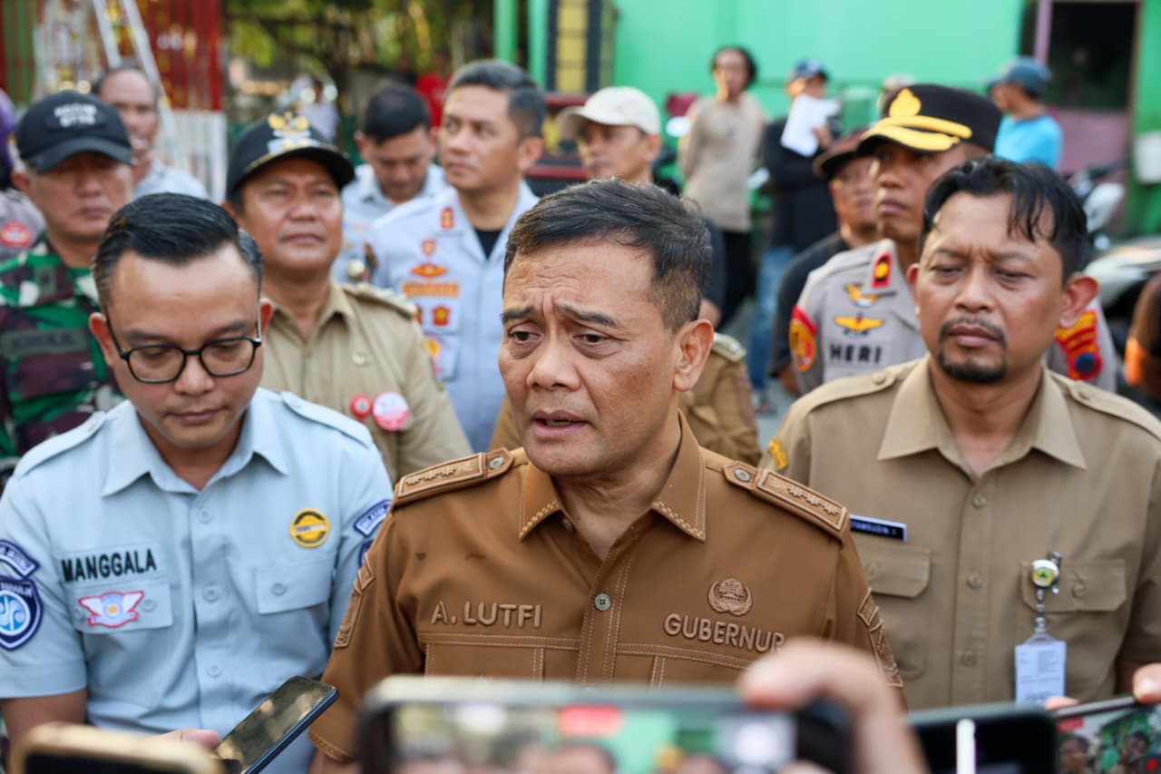 Gubernur Ahmad Luthfi melayat ke rumah duka korban kecelakaan kereta 20 Juli 2026 (foto: Pemprov Jateng)