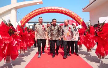 Gubernur Jateng Ahmad Luthfi meresmikan PT DKV Printing Indonesia di Kawasan Ekonomi Kendal, Selasa 21 Juli 2026 (foto: Pemprov Jateng)