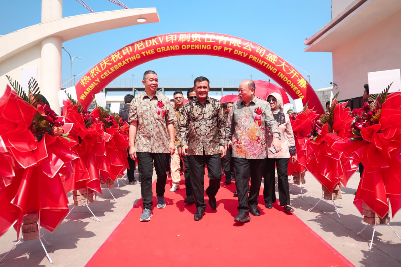 Gubernur Jateng Ahmad Luthfi meresmikan PT DKV Printing Indonesia di Kawasan Ekonomi Kendal, Selasa 21 Juli 2026 (foto: Pemprov Jateng)