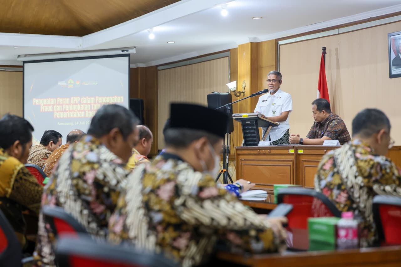 Sekda Jateng Sumarno membuka acara penguatan peran APIP dalam pencegahan fraud di Semarang 24 Juli 2026 (foto: Pemprov Jateng)