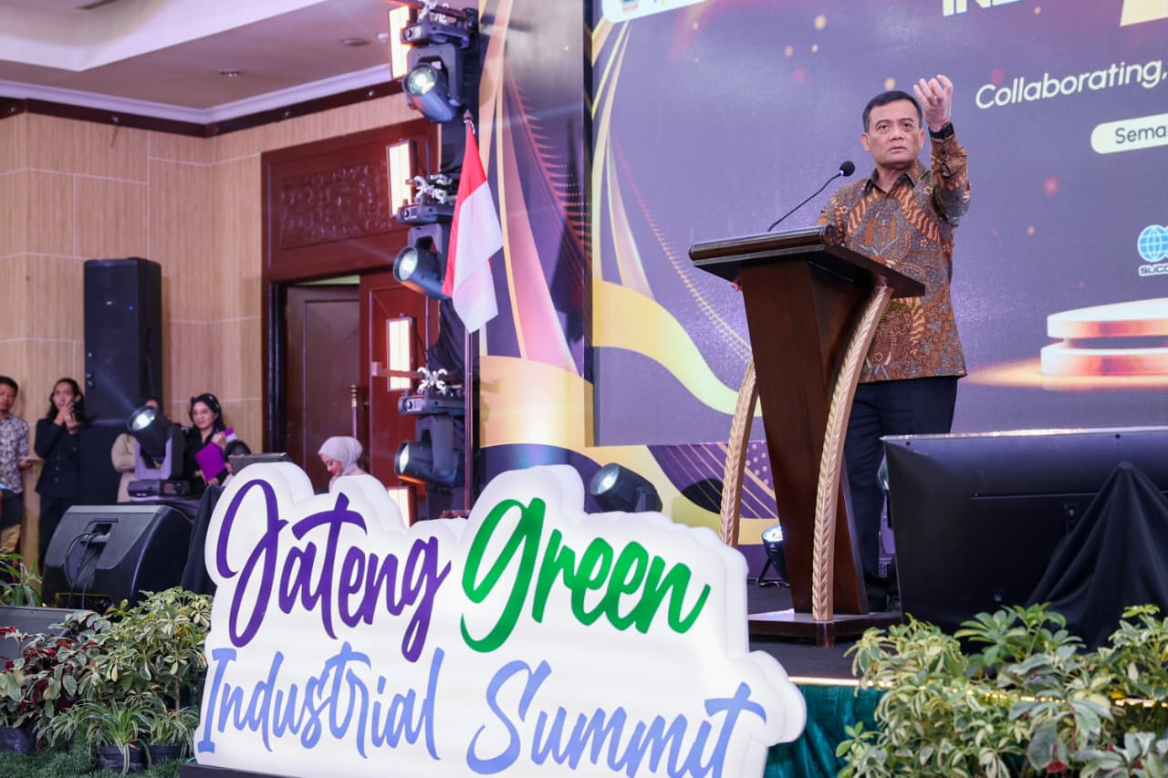 Gubernur Jateng Ahmad Luthfi saat membuka Jateng Green Industrial Summit 2026 (foto: Pemprov Jateng)