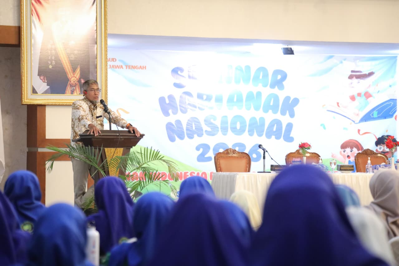 Sumarno dalam acara Seminar Hari Anak Nasional di Semarang dorong peningkatan mutu PAUD 25 Juli 2026 (foto: Pemprov Jateng)