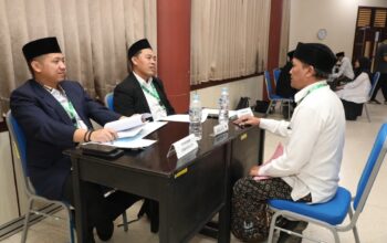 Suasana wawancara seleksi beasiswa santri di kantor BPSDMP Provinsi Jawa Tengah, Semarang (foto: Pemprov Jateng)