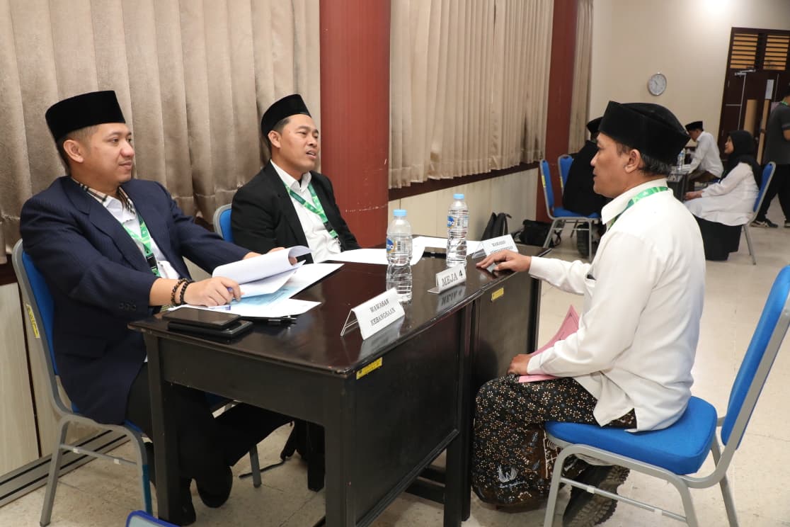 Suasana wawancara seleksi beasiswa santri di kantor BPSDMP Provinsi Jawa Tengah, Semarang (foto: Pemprov Jateng)