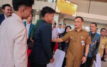 Gubernur Jateng Ahmad Luthfi saat membuka Munas BEM SI di Polines Semarang Senin 27 Juli 2026 (foto: Pemprov Jateng)