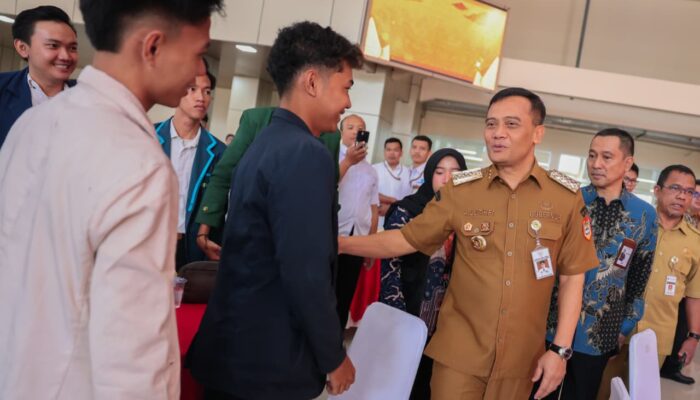 Gubernur Jateng Ajak Mahasiswa Terlibat dalam Pembangunan Daerah