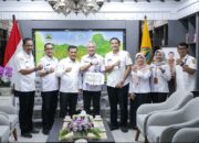 Kepala Distanak Jateng Defransisco Dasilva Tavares memaparkan paparan program Revola Jateng di hadapan Gubernur Ahmad Luthfi, Rabu 29 Juli 2026 (foto: Pemprov Jateng)