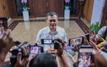 Gubernur Jawa Tengah Ahmad Luthfi memberikan keterangan pers terkait Operasi Tangkap Tangan KPK terhadap Bupati Pemalang (foto: Pemprov Jateng)