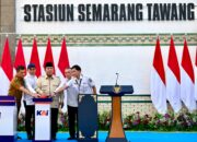 Presiden Prabowo Subianto didampingi Gubernur Ahmad Luthfi menekan tombol sirene peresmian revitalisasi Stasiun Semarang Tawang, Kamis 30 Juli 2026 (foto: Pemprov Jateng)