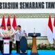 Presiden Prabowo Subianto didampingi Gubernur Ahmad Luthfi menekan tombol sirene peresmian revitalisasi Stasiun Semarang Tawang, Kamis 30 Juli 2026 (foto: Pemprov Jateng)