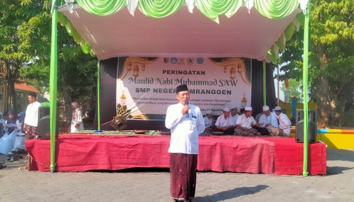 Peringati Maulid Nabi, SMPN 2 Mranggen Gelar Pengajian Akbar Bersama KH Zainal Muttaqin