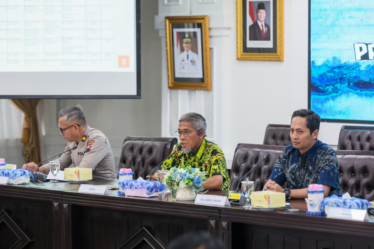 Sekda Provinsi Jawa Tengah Sumarno memimpin Rapat Pleno Persiapan HUT ke-81 RI di Kantor Gubernur Jateng, 13 Augustus 2026 (foto: Pemprov Jateng)