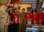 Gubernur Jawa Tengah Ahmad Luthfi saat meninjau stan UMKM di Pameran Serambi Nusantara kawasan Simpang Lima Semarang (foto: Pemprov Jateng)