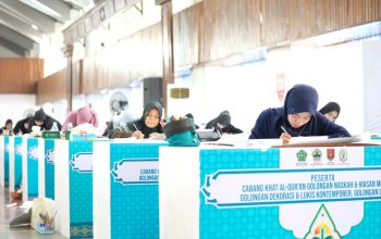 Peserta cabang kaligrafi pada MTQ Nasional XXXI 2026 di Auditorium Imam Barjo Undip Semarang, Senin, 14 September 2026 (foto: Pemprov Jateng)