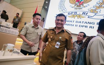 Gubernur Jawa Tengah Ahmad Luthfi menyampaikan pemaparan terkait perlindungan lahan pertanian dan perizinan kawasan industri dalam RDP Komisi II DPR RI di Gedung DPR RI, Jakarta, Selasa, 15 September 2026 (foto: Pemprov Jateng)