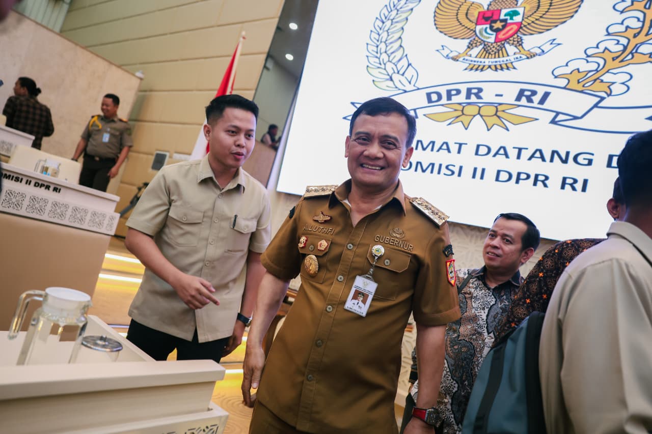 Gubernur Jawa Tengah Ahmad Luthfi menyampaikan pemaparan terkait perlindungan lahan pertanian dan perizinan kawasan industri dalam RDP Komisi II DPR RI di Gedung DPR RI, Jakarta, Selasa, 15 September 2026 (foto: Pemprov Jateng)