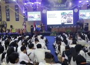 Irjen Pol (Purn) Faizal Tayeb SIK MH menyampaikan materi wawasan kebangsaan di hadapan ribuan mahasiswa baru pada acara PAKEM USM di Gedung Gelora USM, Semarang, Sabtu, 12 September 2026 (foto: USM)
