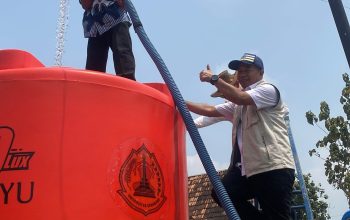 Toren air sumbangan USM untuk warga Desa Ngrombo, Kecamatan Tangen, Kabupaten Sragen (foto: USM)
