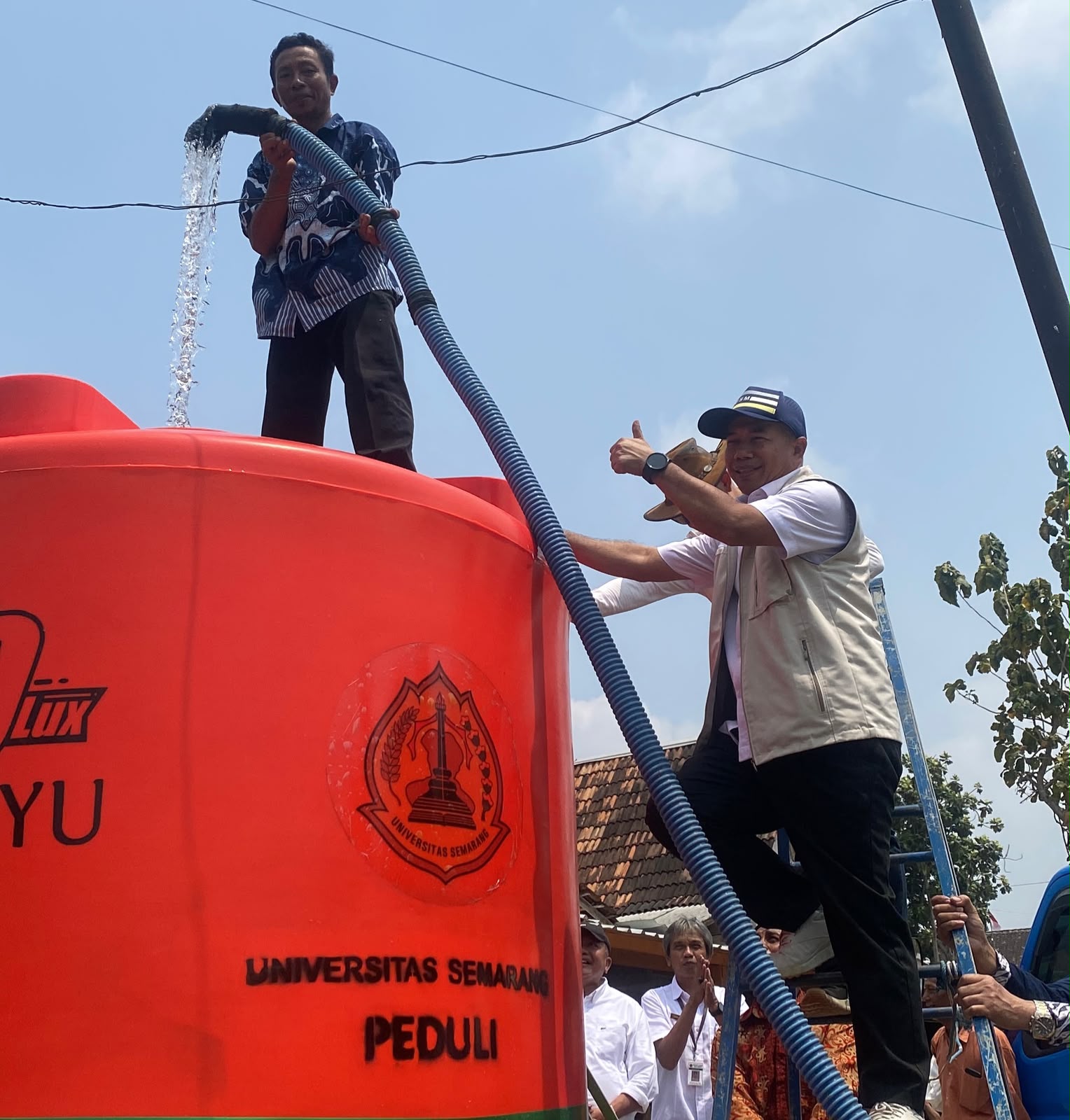 Toren air sumbangan USM untuk warga Desa Ngrombo, Kecamatan Tangen, Kabupaten Sragen (foto: USM)