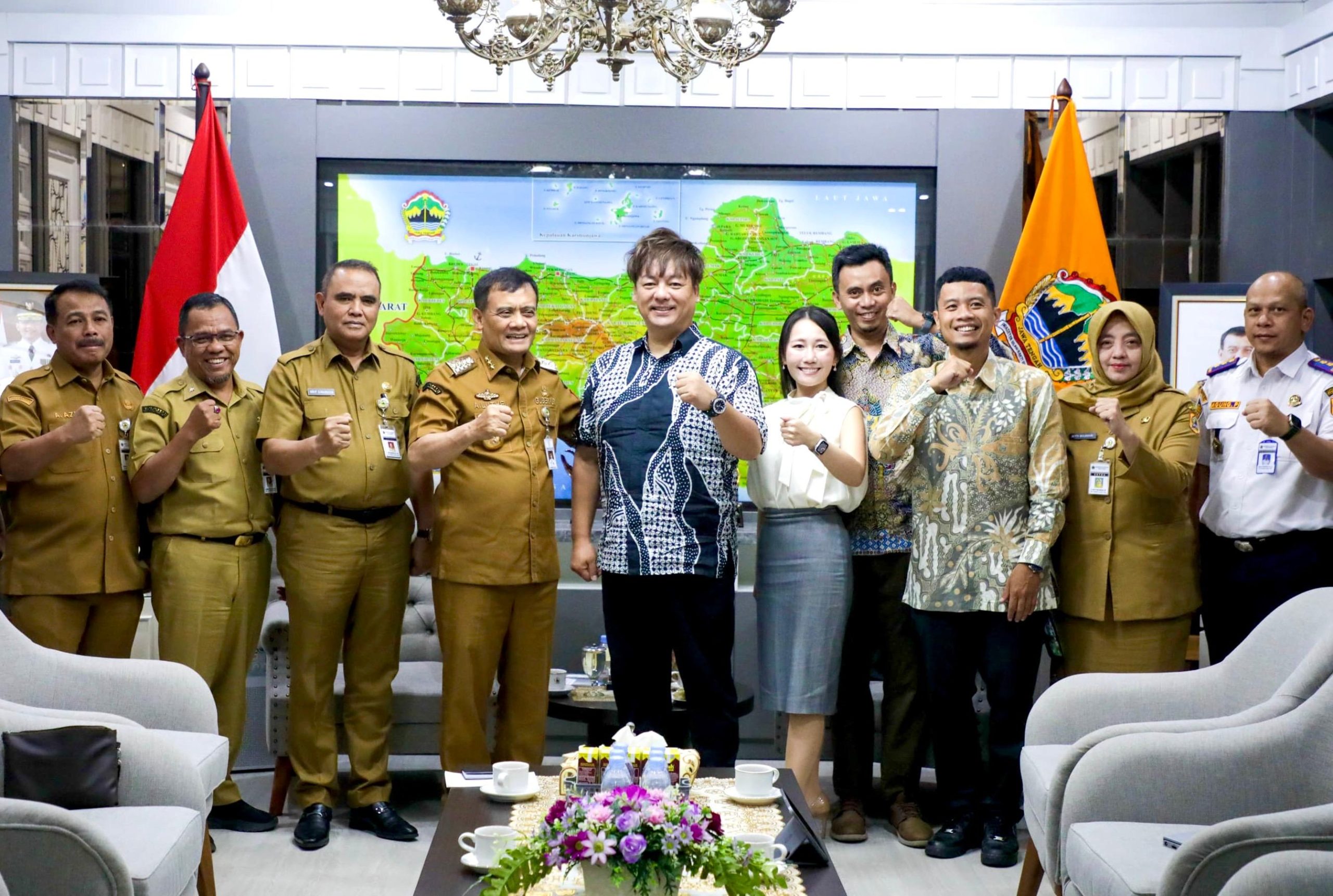 Gubernur Jawa Tengah Ahmad Luthfi bersama CEO 3EEE Inc Japan Norio Tanaka saat audiensi penyiapan tenaga kerja sektor transportasi di Kota Semarang, Senin, 21 September 2026 (foto: Pemprov Jateng)