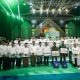 Gubernur Jateng Ahmad Luthfi menyerahkan bonus umrah dan uang pembinaan bagi kafilah Jateng usai memborong 36 gelar di MTQ Nasional XXXI 2026 (foto: Pemprov Jateng)
