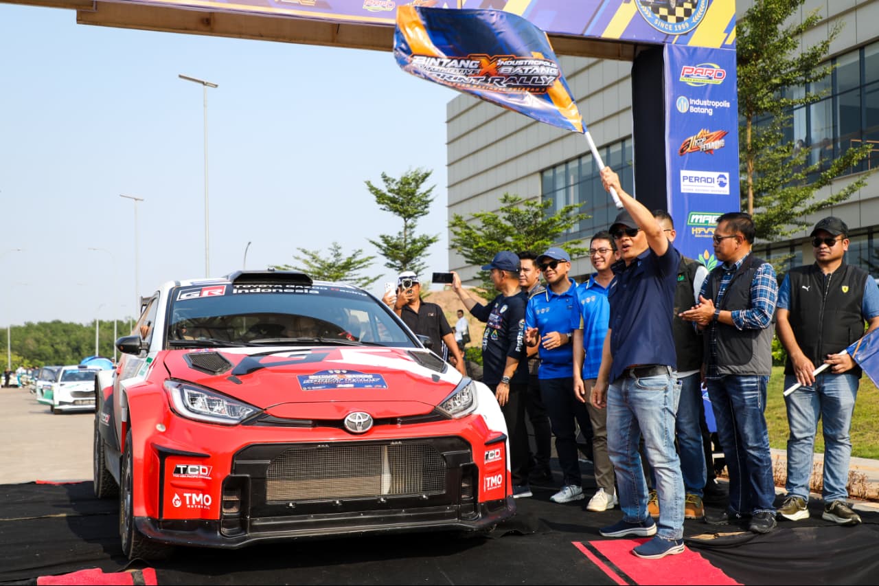 Gubernur Jawa Tengah Ahmad Luthfi meninjau langsung penyelenggaraan Kejurnas Sprint Rally Putaran 4 di Batang (foto: Pemprov Jateng)