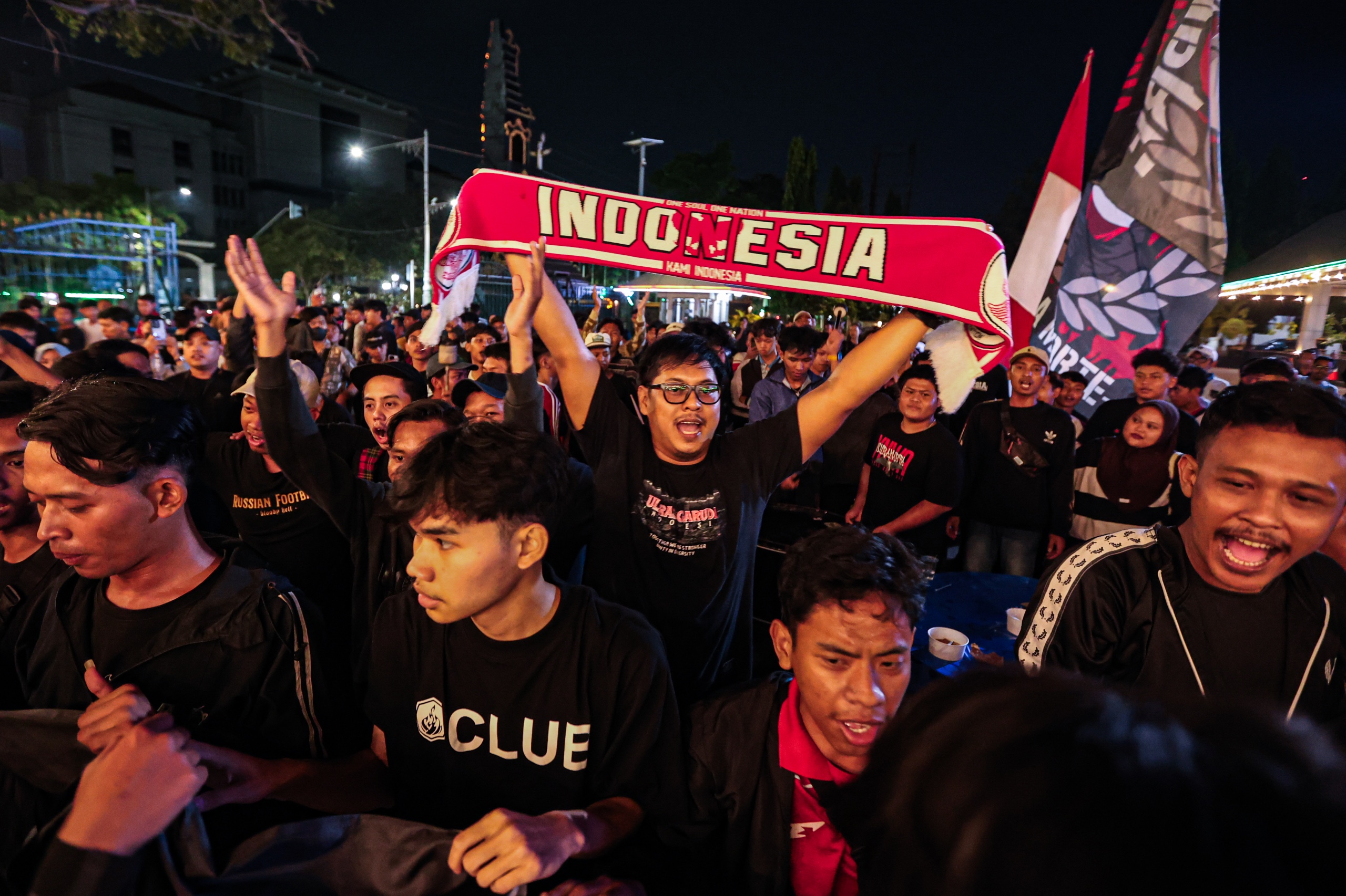 Ribuan warga memadati Halaman Kantor Gubernur Jawa Tengah untuk nonton bareng laga Timnas Indonesia melawan Singapura, Jumat, 25 September 2026 (foto: Pemprov Jateng)