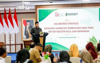 Wakil Gubernur Jawa Tengah Taj Yasin Maimoen menyampaikan keynote speech dalam FGD Kolaborasi Strategis Pembiayaan Hijau di Gedung Gradhika Bhakti Praja, Semarang, Senin, 28 September 2026 (foto: Pemprov Jateng)