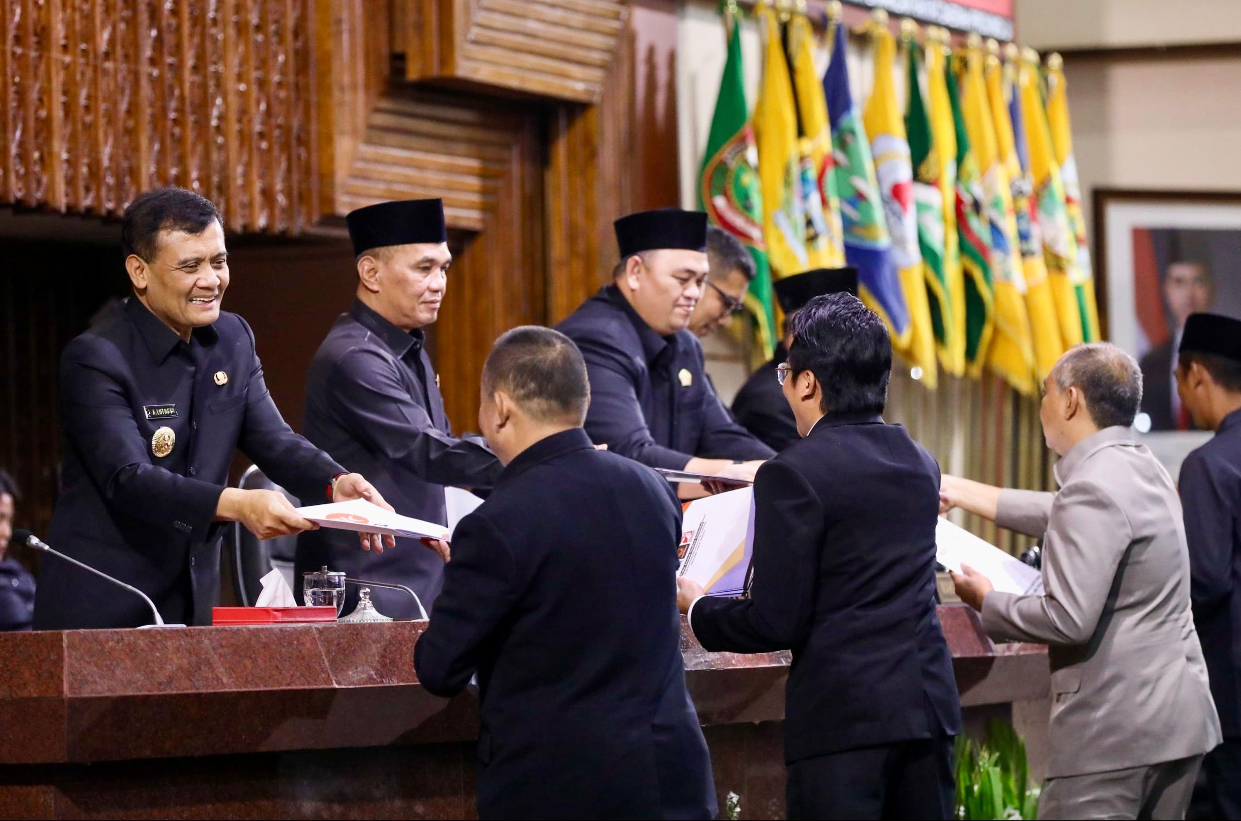 Gubernur Jawa Tengah Ahmad Luthfi memberikan keterangan usai Rapat Paripurna Perubahan APBD 2026 di Gedung DPRD Provinsi Jawa Tengah, Selasa, 29 September 2026 (foto: Pemprov Jateng)