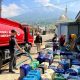 Petugas gabungan mendistribusikan air bersih menggunakan mobil tangki ke salah satu wilayah terdampak kekeringan di Jawa Tengah (foto: Pemprov Jateng)