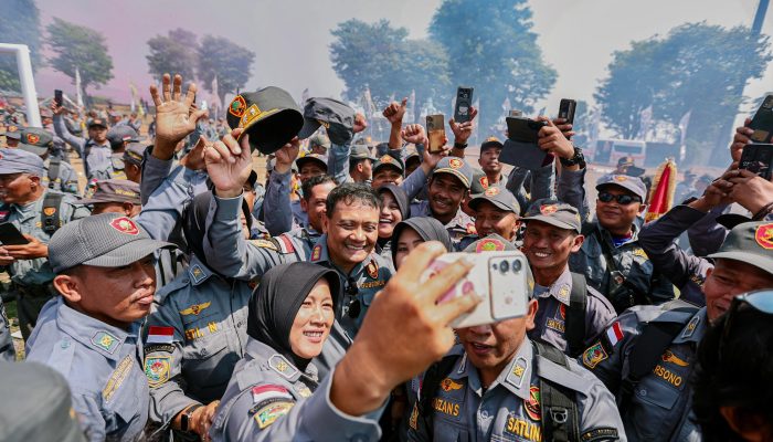 243 Ribu Anggota Satlinmas Jateng Ikuti Apel Akbar di Wujil, Komitmen Perangi Hoaks