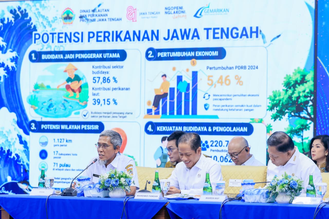 Sekretaris Daerah Provinsi Jawa Tengah Sumarno menyampaikan arahan saat membuka Sosialisasi Perpres Nomor 74 Tahun 2026 tentang Gemarikan di Gedung Gradhika Bhakti Praja, Semarang, Rabu, 30 September 2026 (foto: Pemprov Jateng)