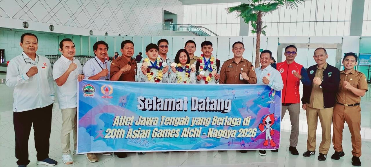 Atlet sepak takraw Jateng mendarat di Bandara Ahmad Yani Semarang pada Senin, 5 Oktober 2026(foto: Pemprov Jateng)